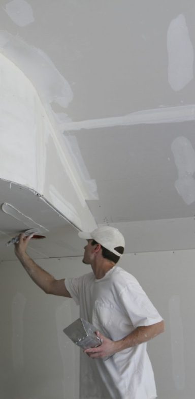 Spachtelarbeiten Decke in einem Raum