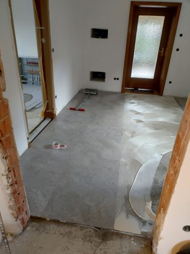 Klebevinyl in Marmoroptik 120×60 in der Küche fachgerecht verlegt